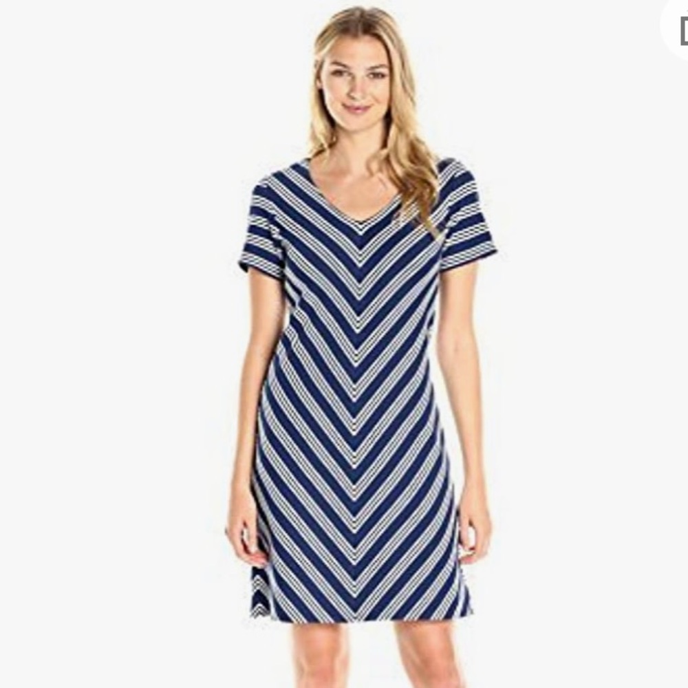 Short sleeved lined shift dress